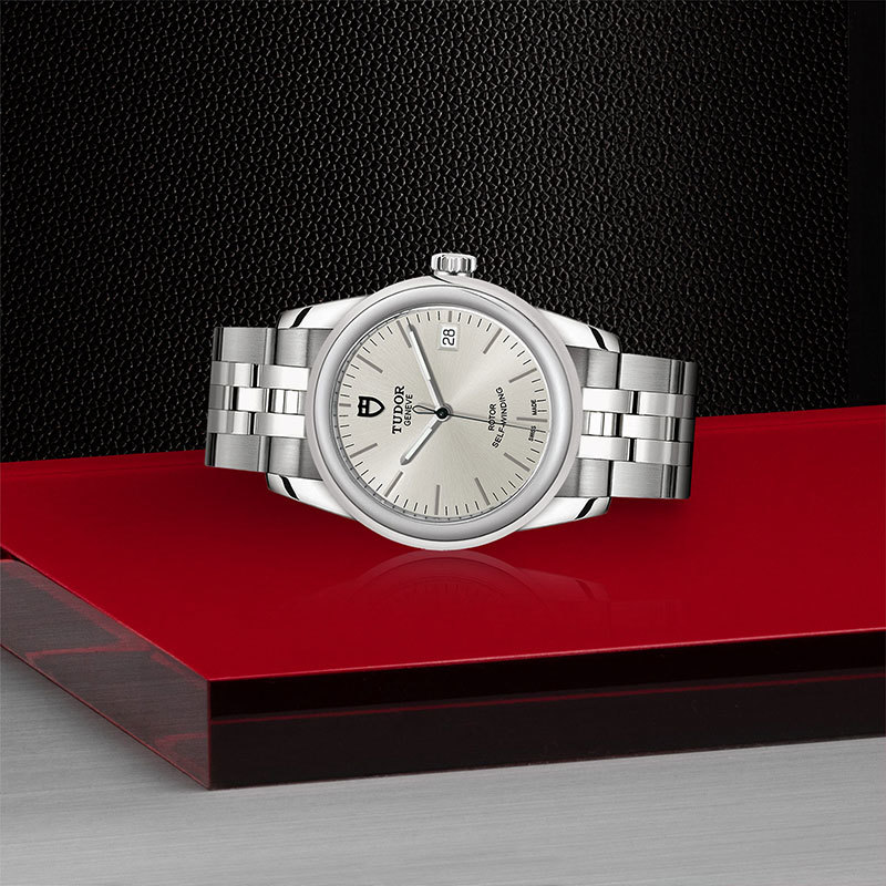 TUDOR | GLAMOUR | Glamour Date | 23358.jpg