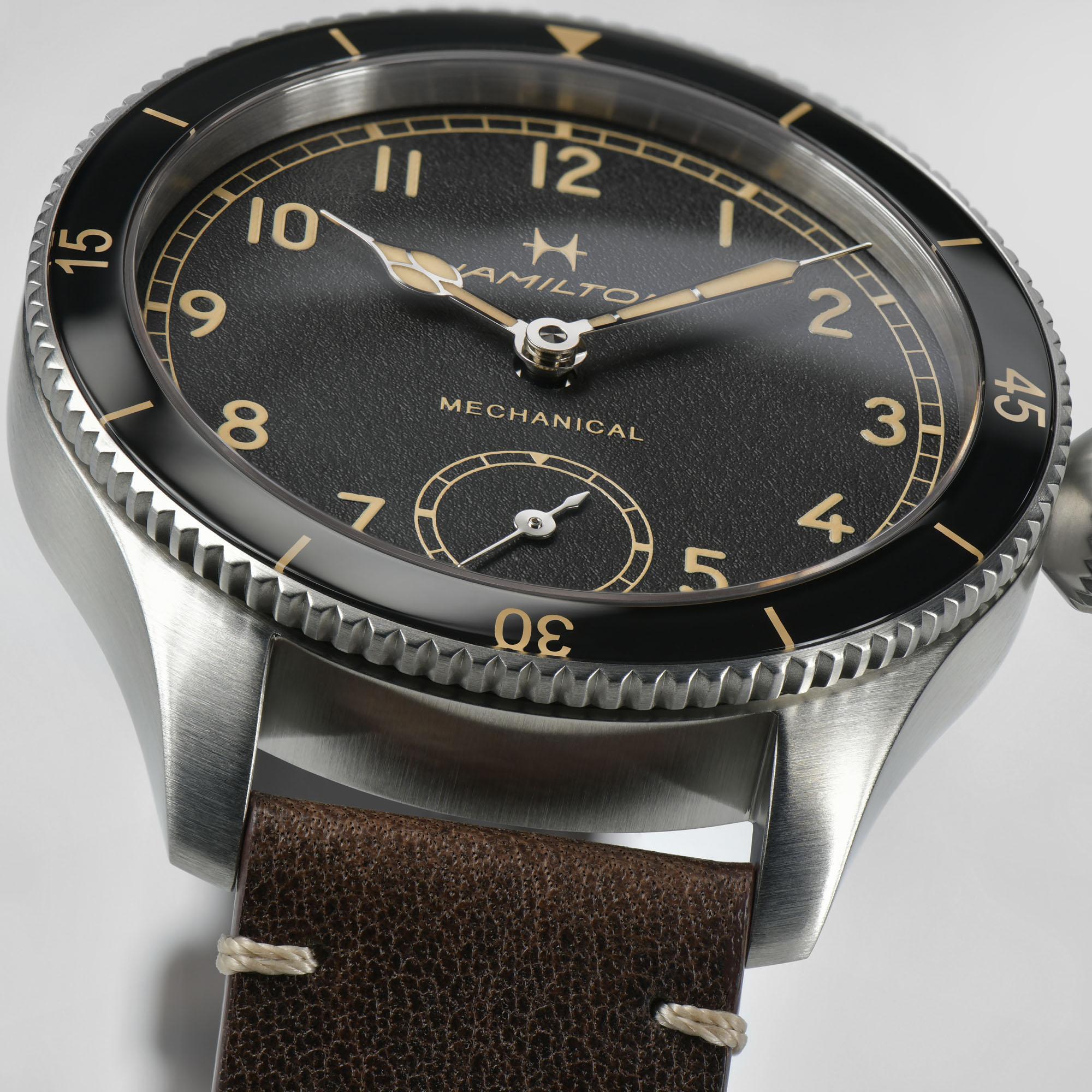 HAMILTON | KHAKI AVIATION | Khaki Aviation Pilot Pioneer | 24545.jpg