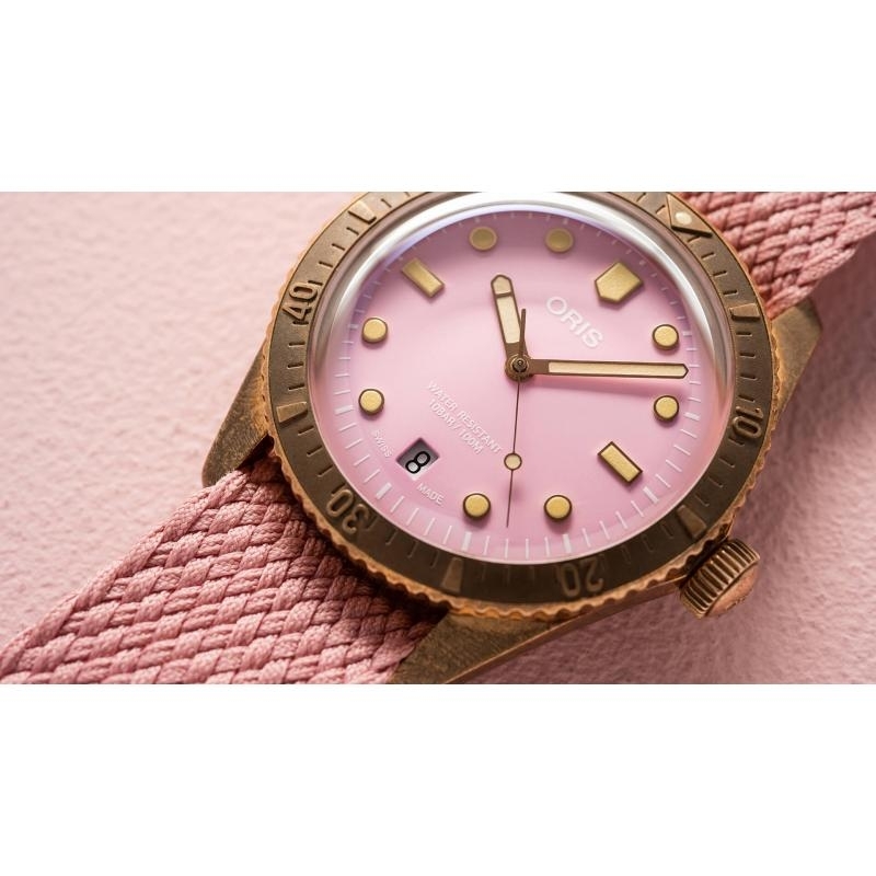 Divers Sixty-Five Cotton Candy